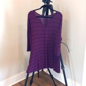 1X Crew Neck w/Cut Out Tunic w/Pockets.